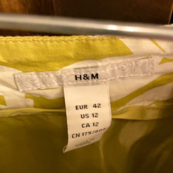 Beautiful Full and Pleaded Lime Skirt H&M 12 - Picture 2 of 3